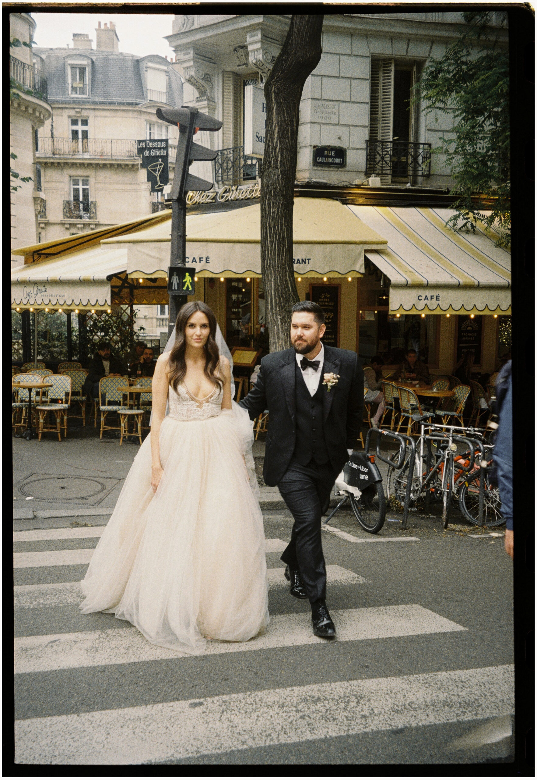 boat wedding in Paris